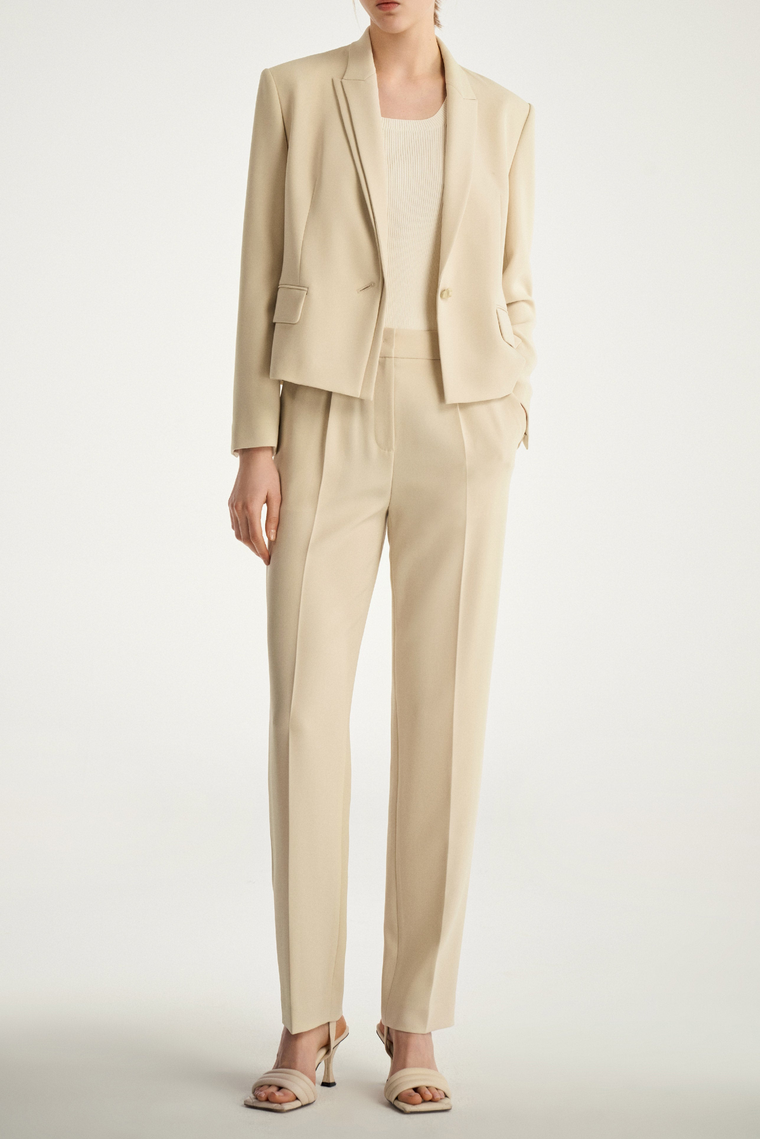 Laurèl Short-Length Blazer With A Double-Layered Collar