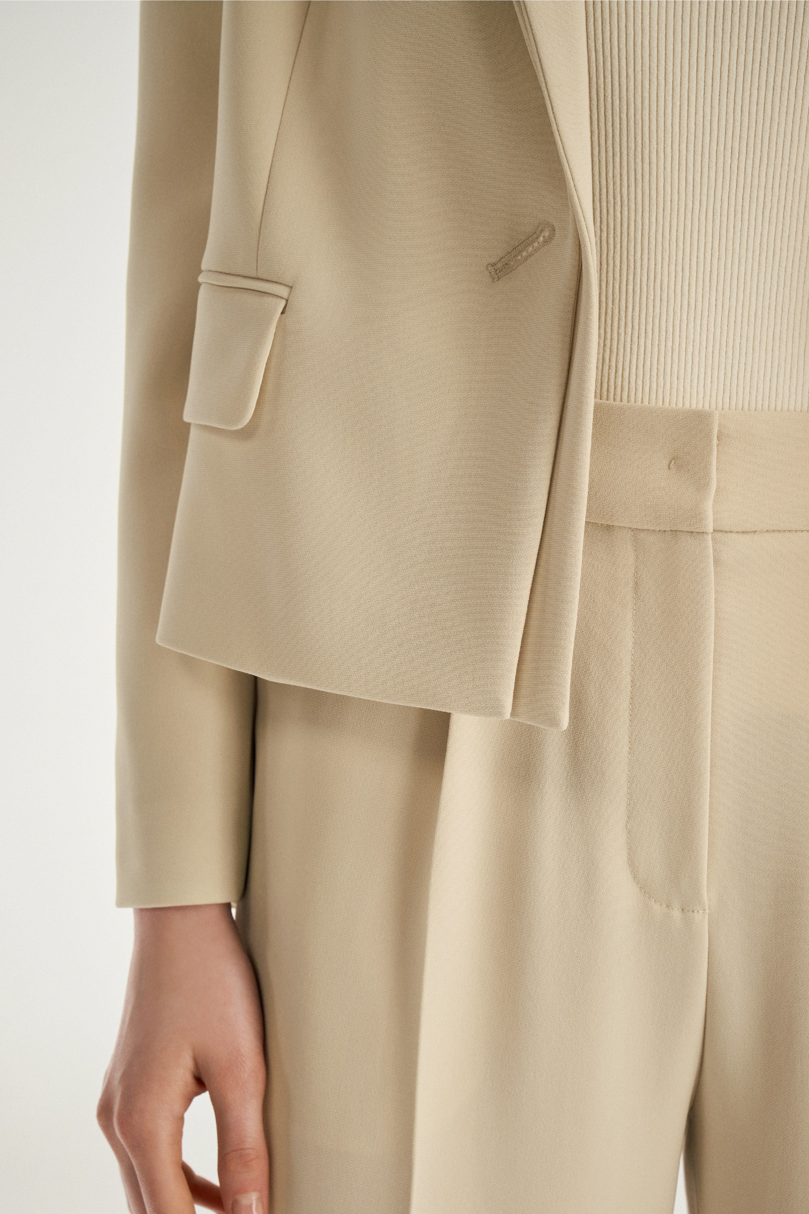 Laurèl Short-Length Blazer With A Double-Layered Collar