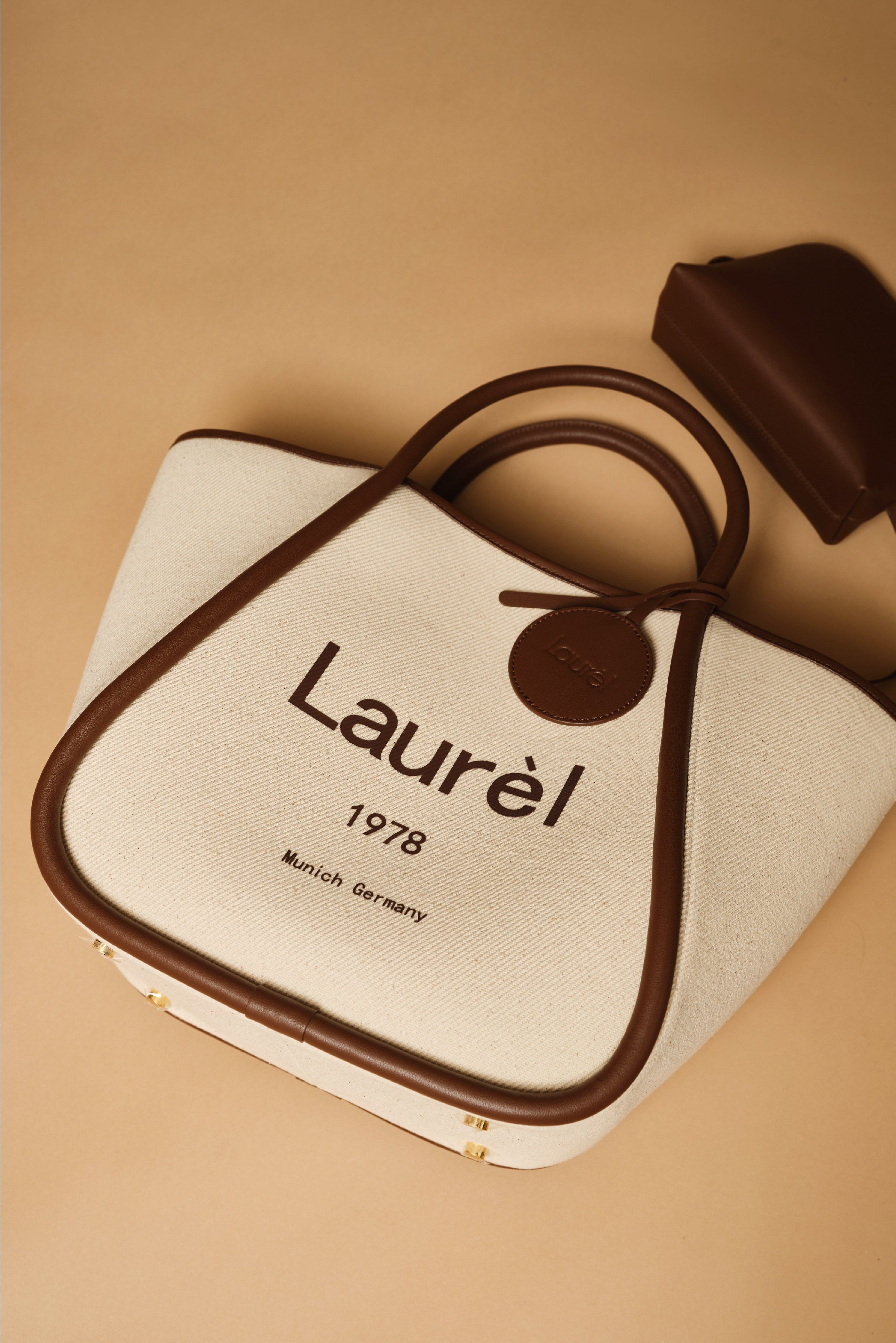 Laurèl Canvas Tote